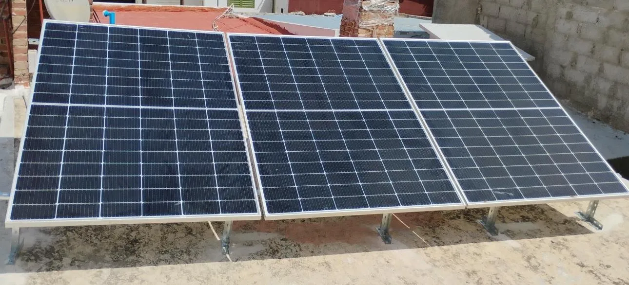 Paneles solares instalados en terraza — La Chilena, Córdoba